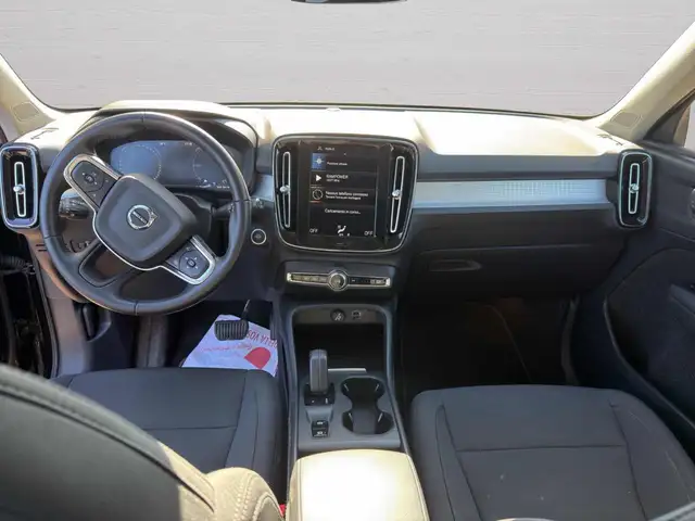 Volvo XC40 view 11