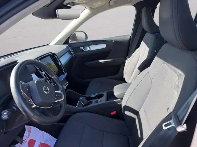 Volvo XC40 view 9