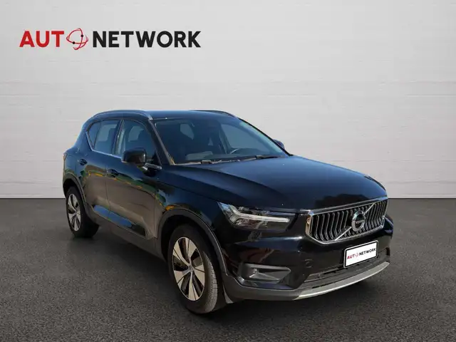 Volvo XC40 view 3