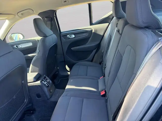 Volvo XC40 view 10