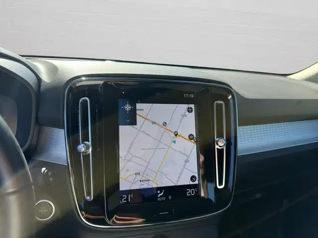 Volvo XC40 view 12