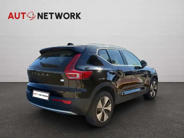 Volvo XC40 view 2