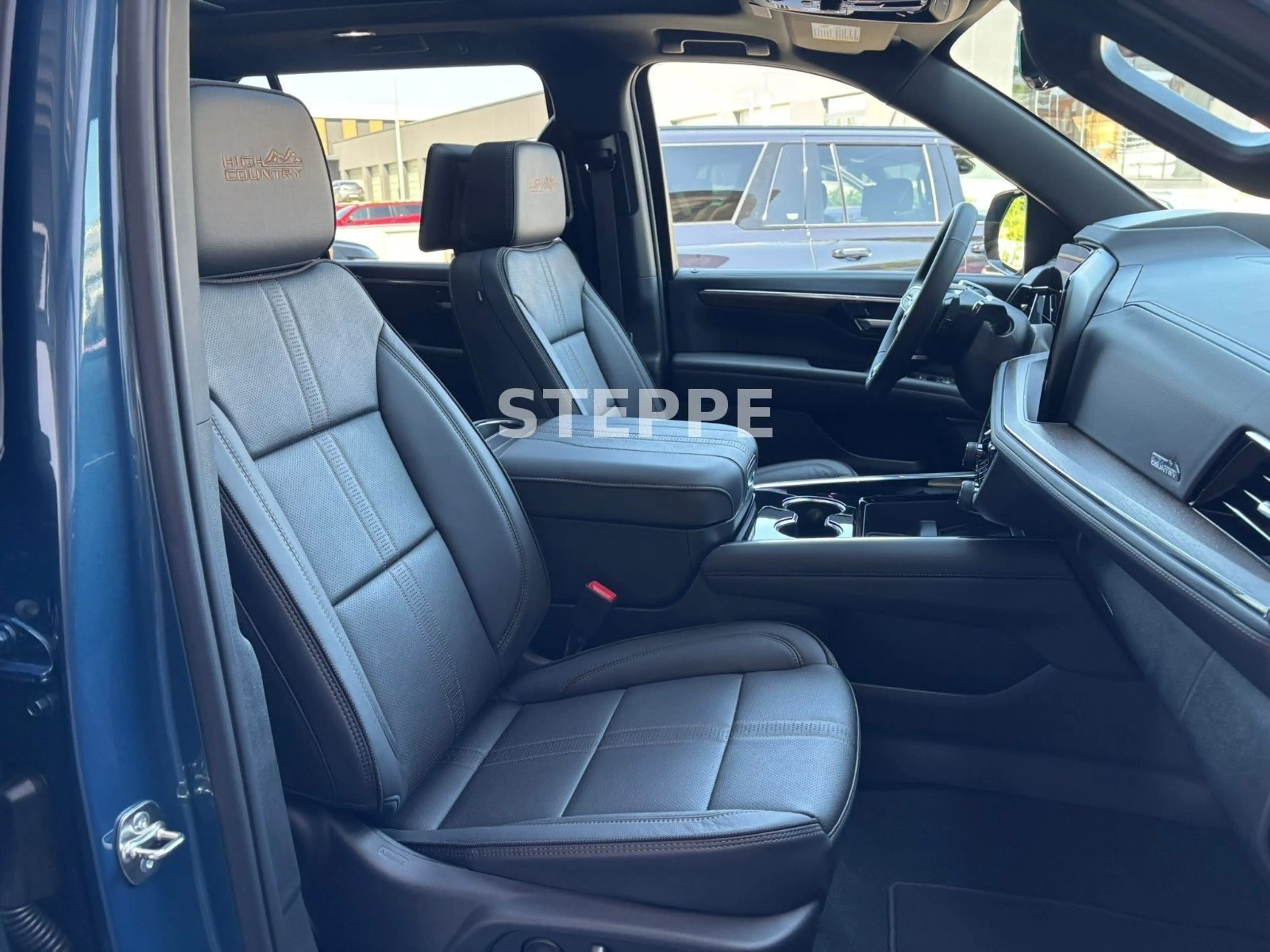 Chevrolet Suburban MY26 Suburban 6,2 High Country AHK 22" Luftfed. — photo 11