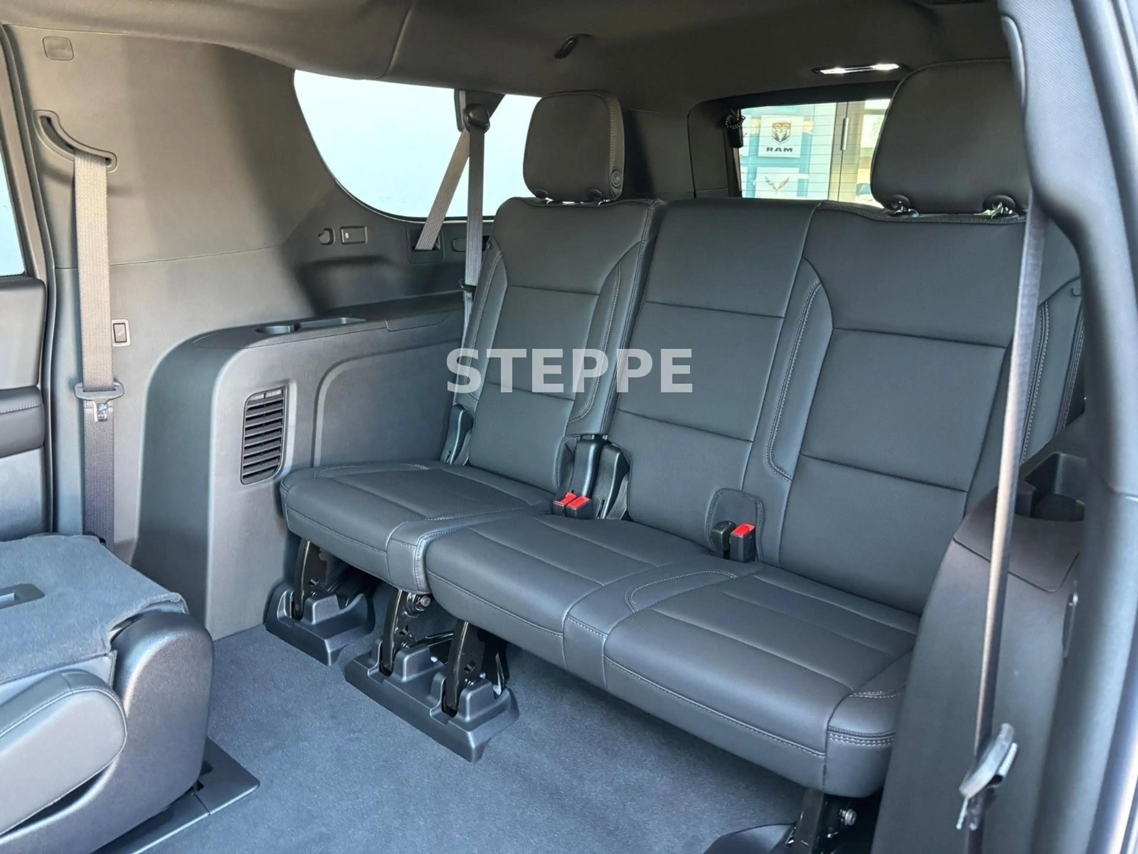 Chevrolet Suburban MY26 Suburban 6,2 High Country AHK 22" Luftfed. — photo 10