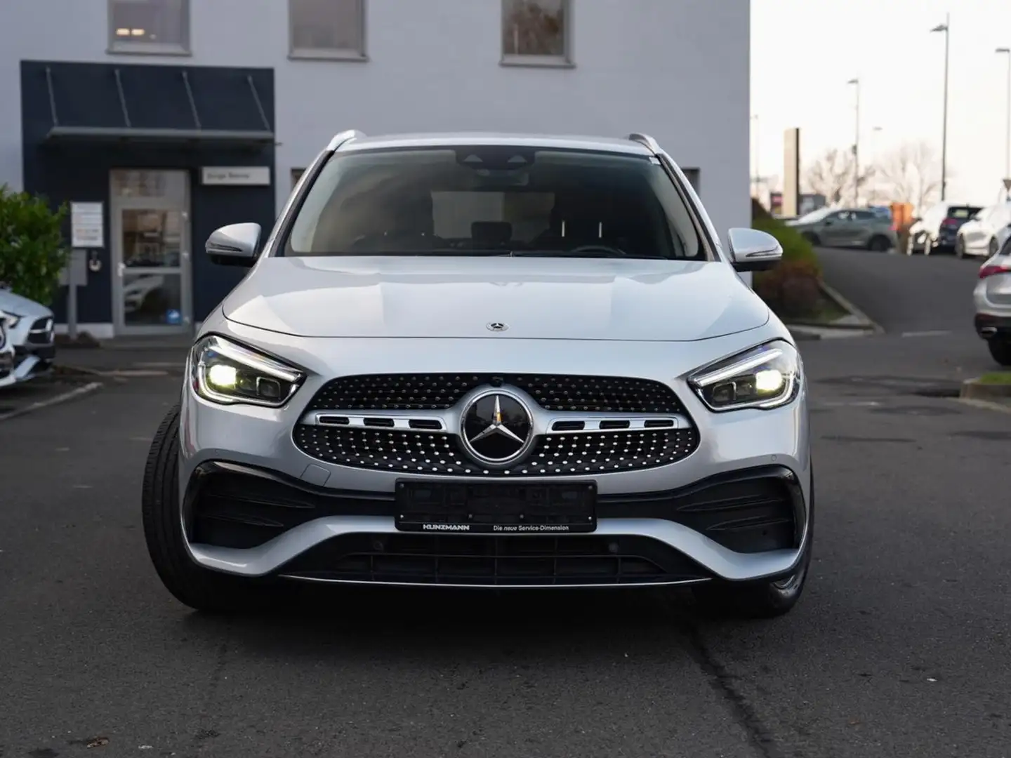 Mercedes-Benz GLA 250 AMG MBUXNavi+ Distronic Memory 360° Silber - 2
