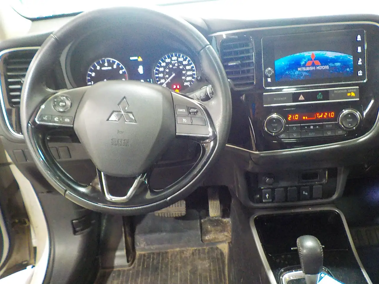 Mitsubishi Outlander снимка Mitsubishi Outlander