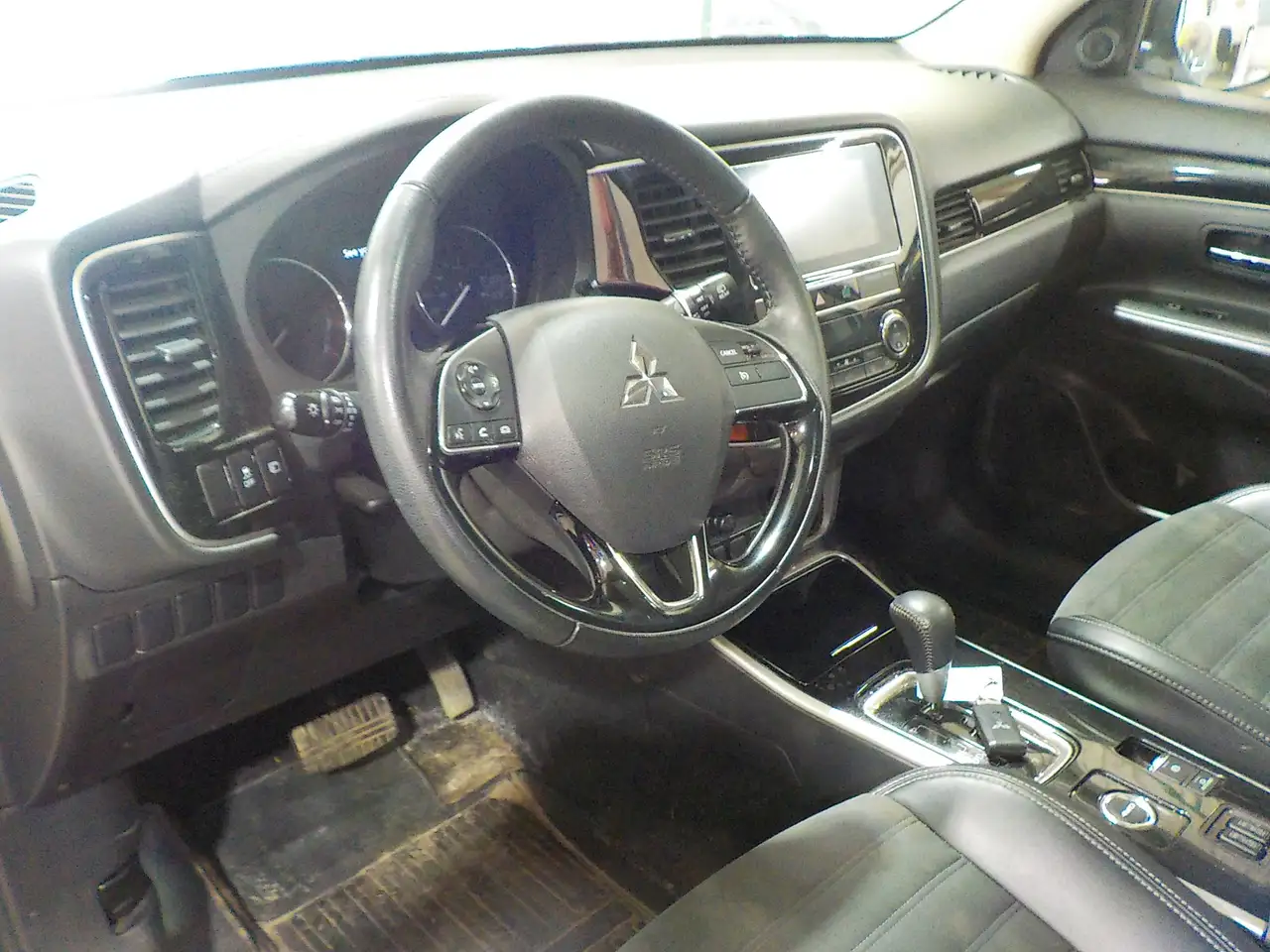 Mitsubishi Outlander снимка Mitsubishi Outlander