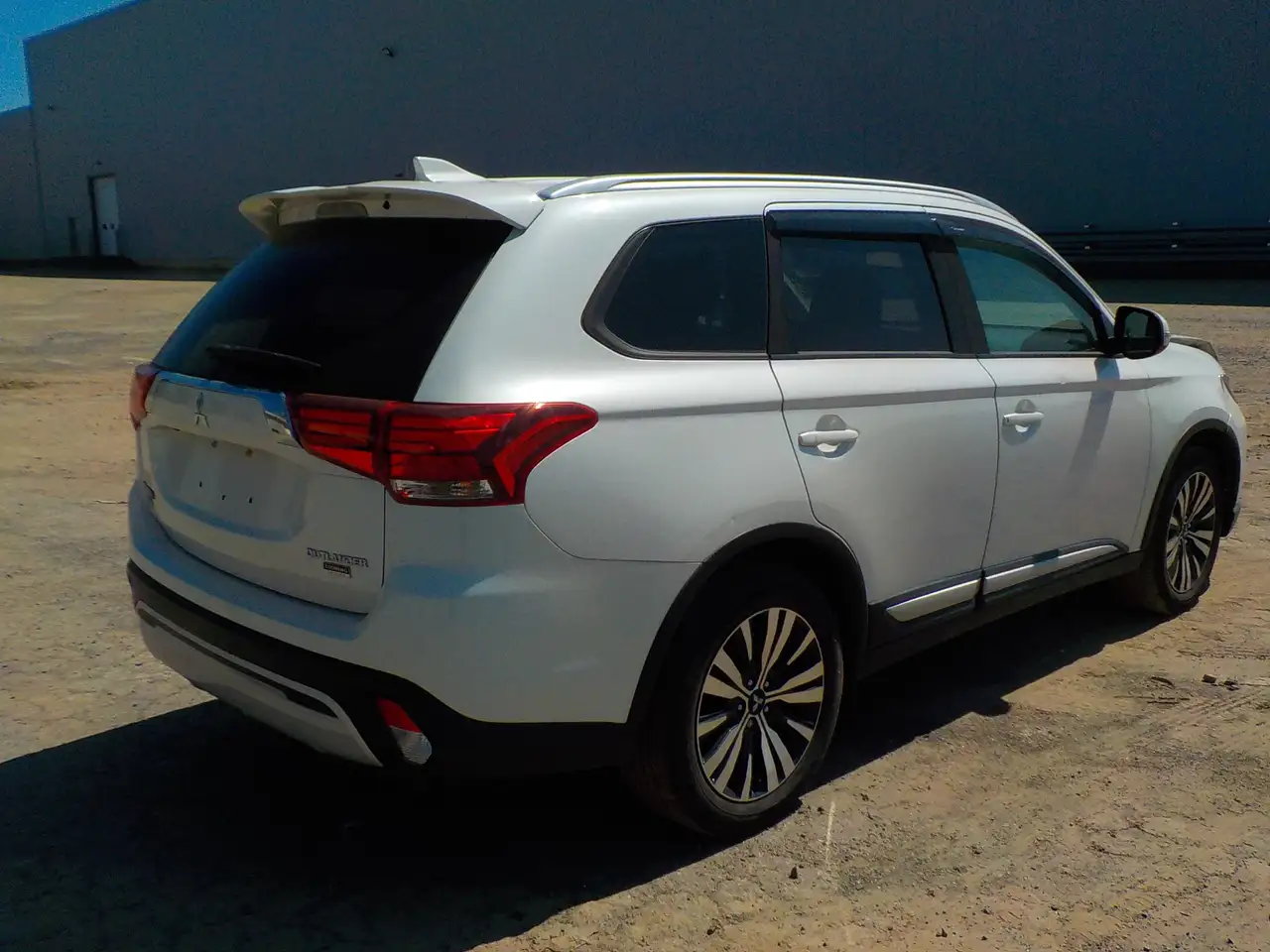 Mitsubishi Outlander снимка Mitsubishi Outlander