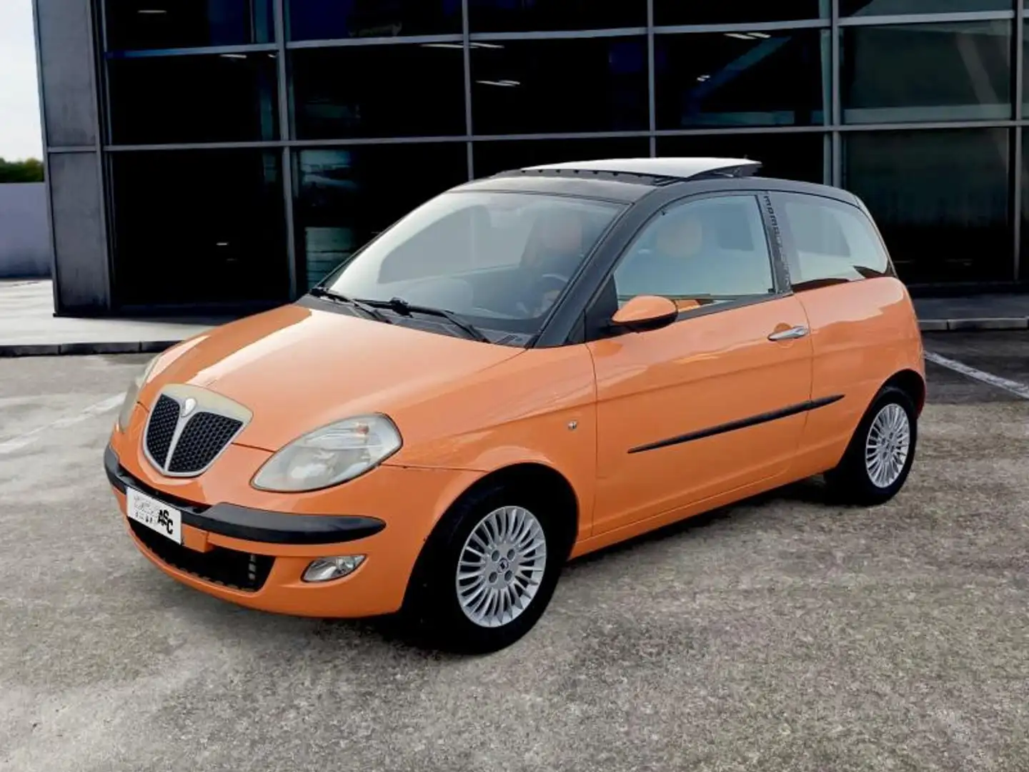 Lancia Ypsilon 1.2 BENZ 80 CV ADATTA NEOPATENTATI Arancione - 1