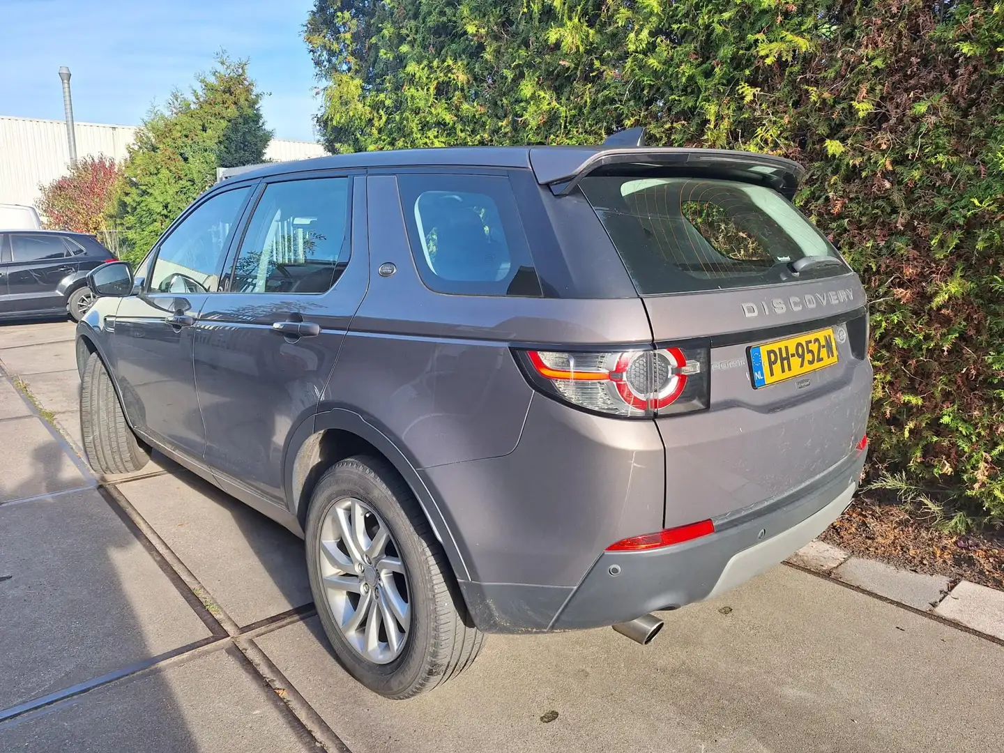 Land Rover Discovery Sport 2.0 TD4 HSE Grijs - 2