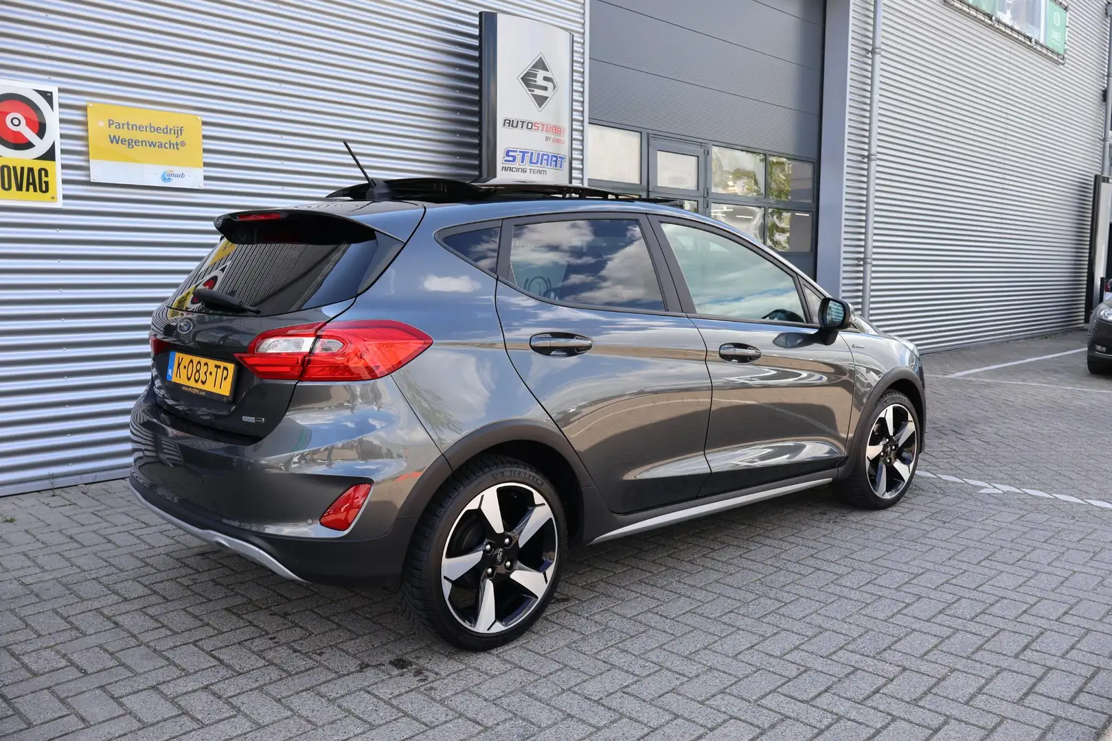 Ford Fiesta 1.0 EcoBoost Hybrid Active X Pano | Stoel/Stuur Ve Grijs - 2