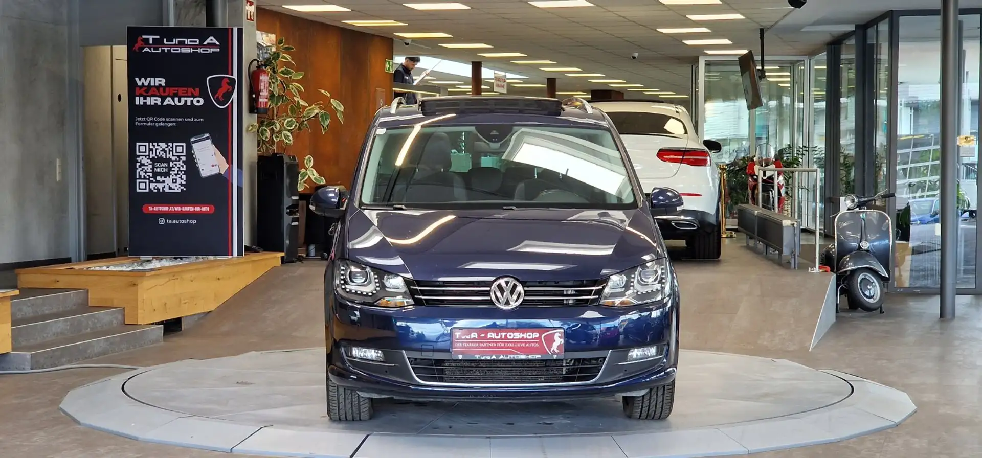 Volkswagen Sharan 2.0 TDI 7-Sitzer DSG *Standheizung*Pano*Kamera*Dyn Blau - 2