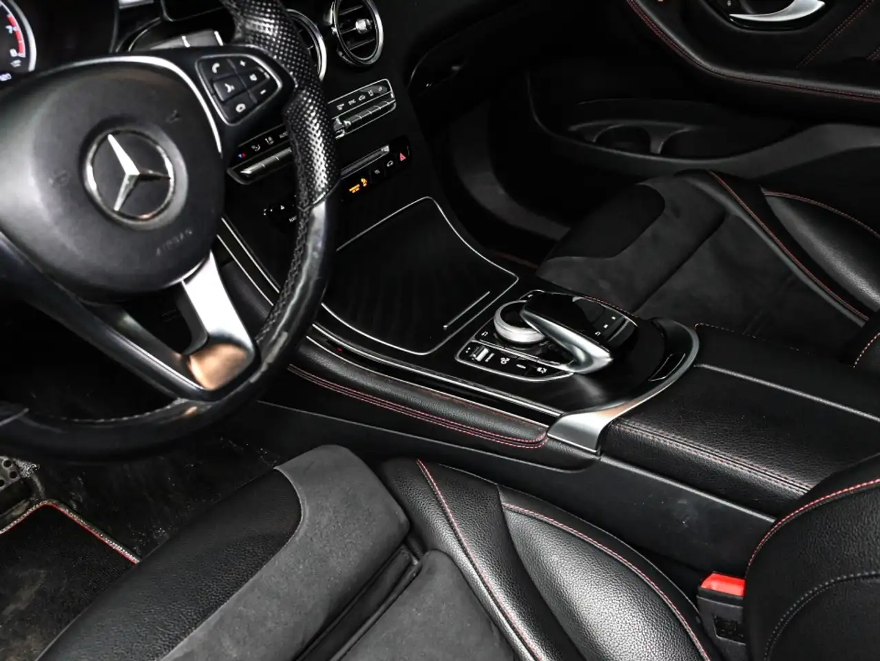 Mercedes-Benz GLC снимка Mercedes-Benz GLC