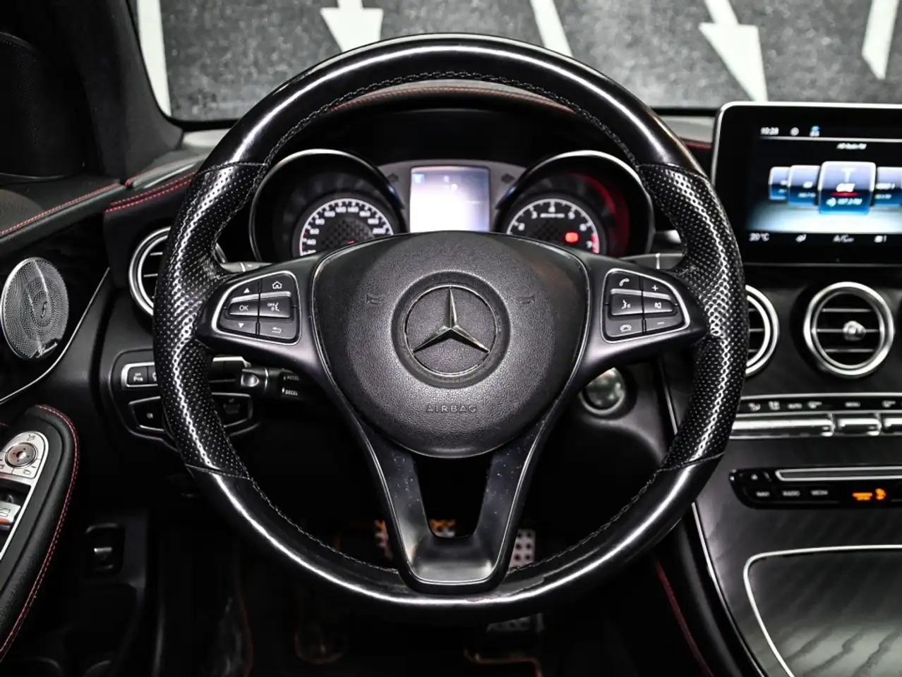 Mercedes-Benz GLC снимка Mercedes-Benz GLC