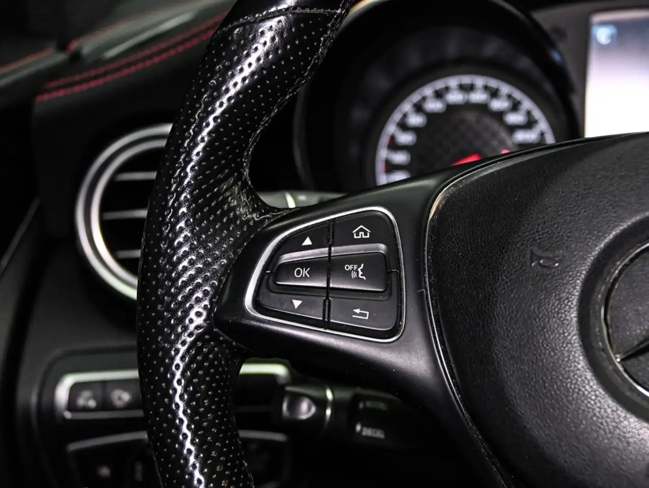 Mercedes-Benz GLC снимка Mercedes-Benz GLC
