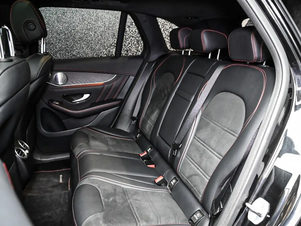 Mercedes-Benz GLC снимка Mercedes-Benz GLC