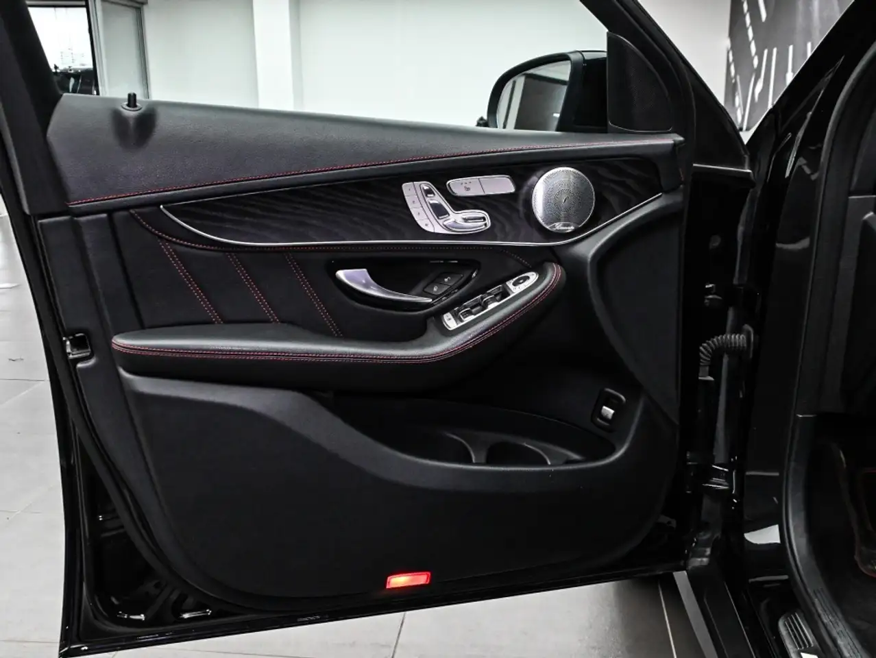 Mercedes-Benz GLC снимка Mercedes-Benz GLC