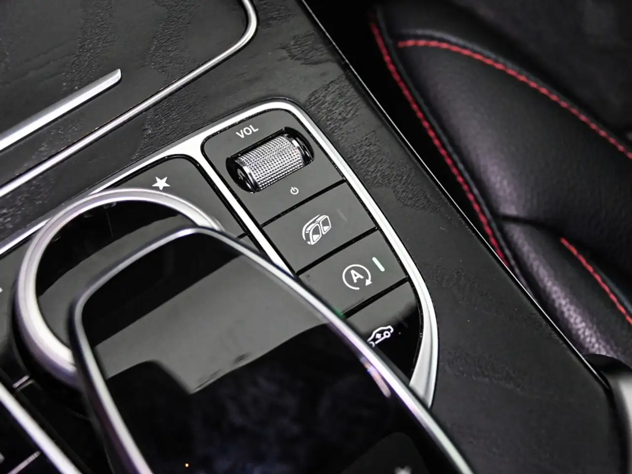 Mercedes-Benz GLC снимка Mercedes-Benz GLC