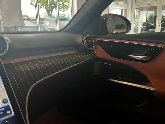 Mercedes-Benz C-Class view 29