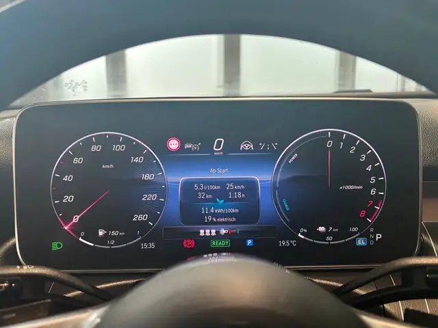 Mercedes-Benz C-Class view 26