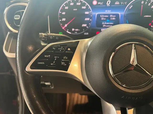 Mercedes-Benz C-Class view 24