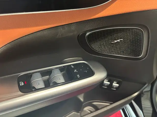 Mercedes-Benz C-Class view 13
