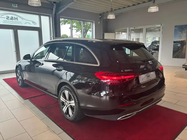 Mercedes-Benz C-Class view 3