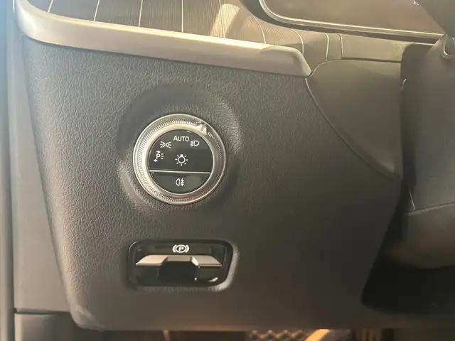 Mercedes-Benz C-Class view 19