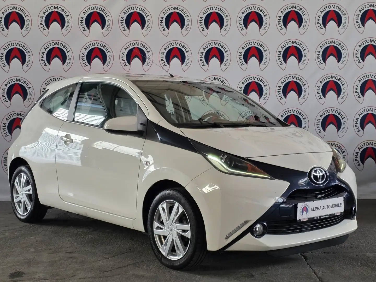 Toyota Aygo AYGO x-play touch Weiß - 2