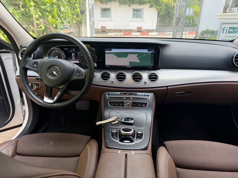 Mercedes-Benz E 300 E Limousine E 300 — photo 12