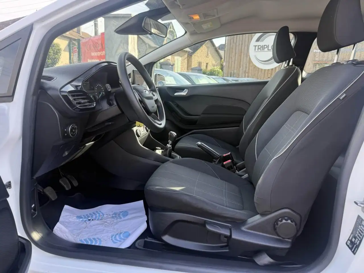 Ford Fiesta 3 portes — photo 36