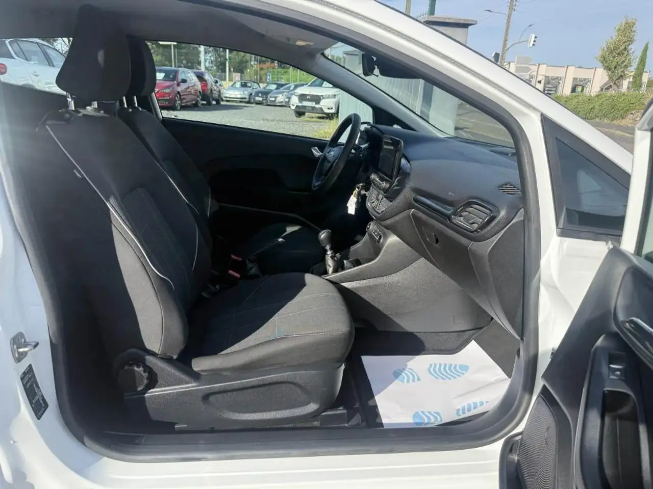 Ford Fiesta 3 portes — photo 34