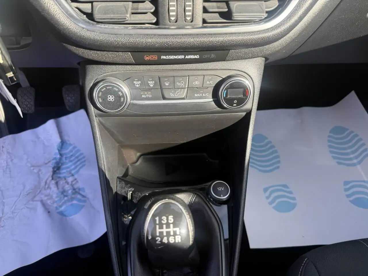 Ford Fiesta 3 portes — photo 14