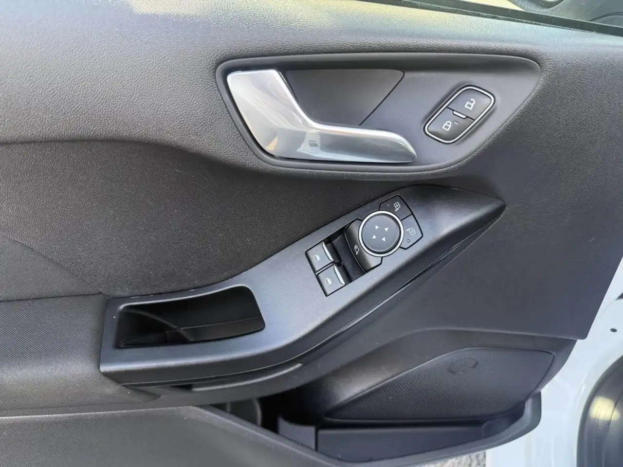 Ford Fiesta 3 portes — photo 37
