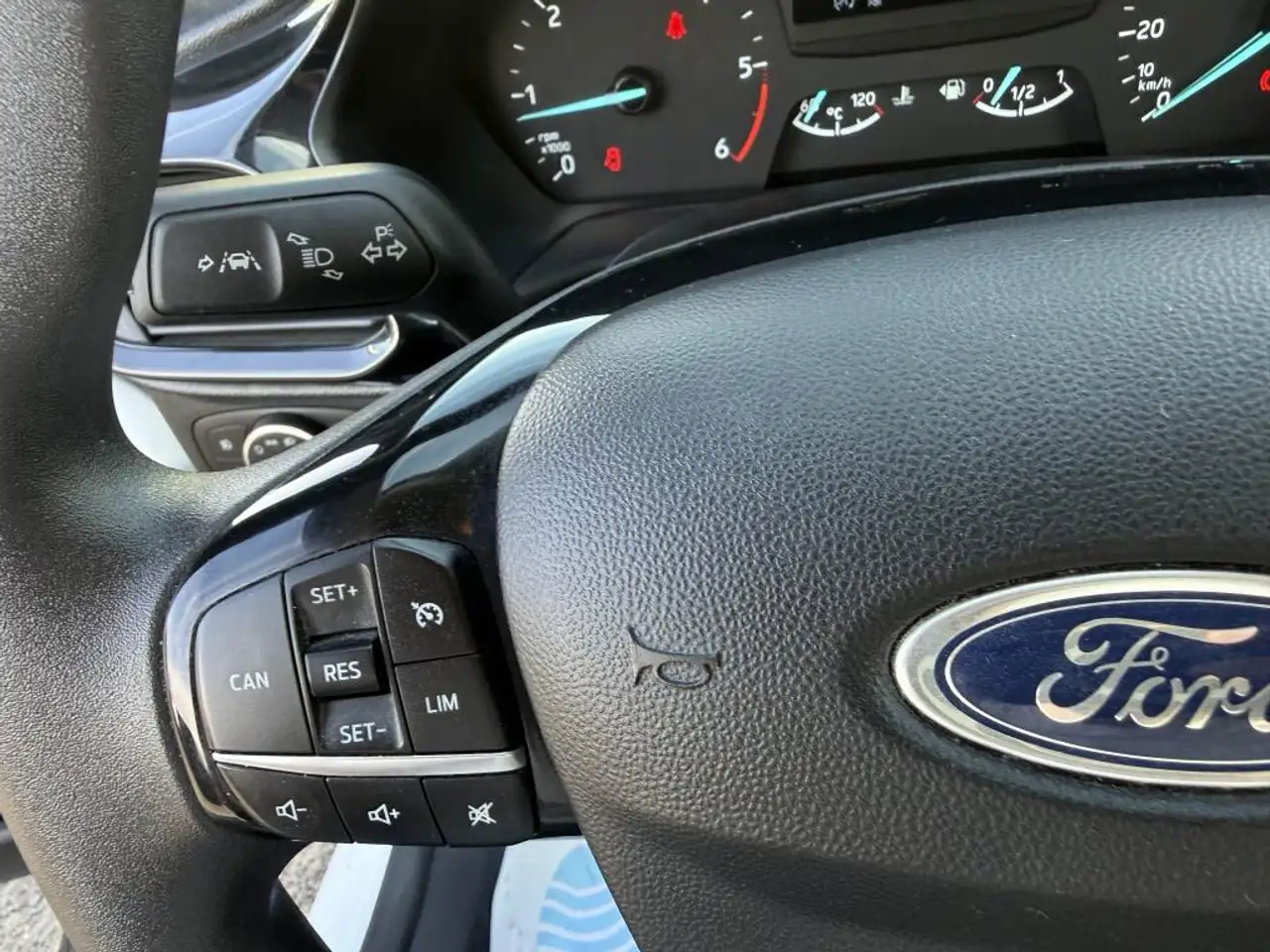 Ford Fiesta 3 portes — photo 39