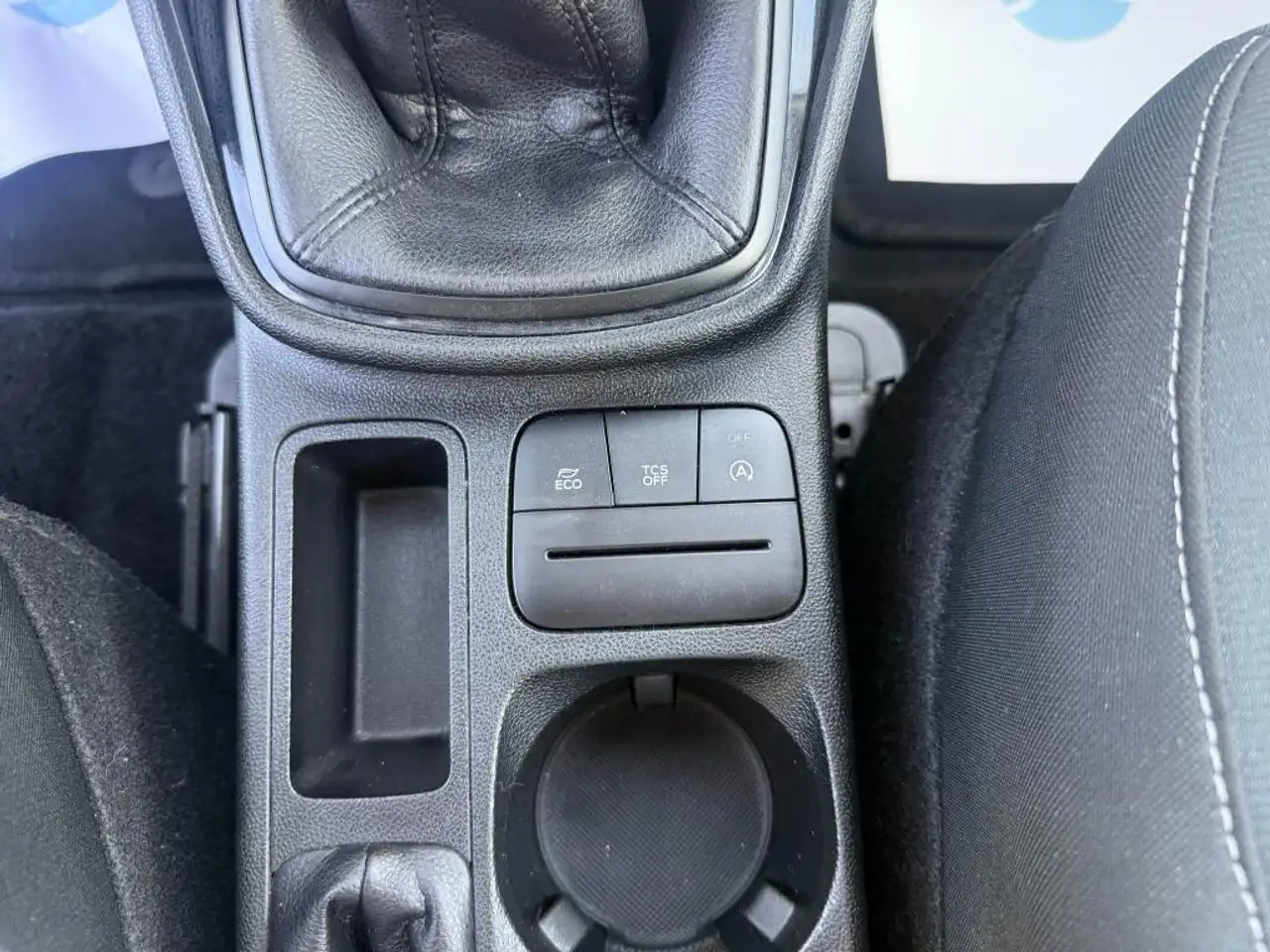 Ford Fiesta 3 portes — photo 19