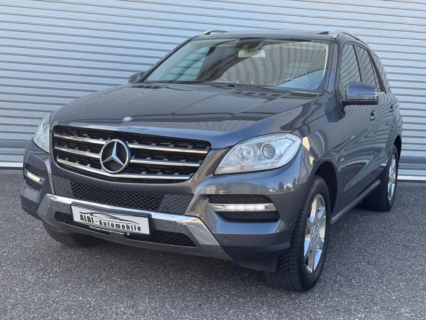 Mercedes-Benz ML 250 CDI BlueTec Allrad AHK NAVI ** Grau - 1