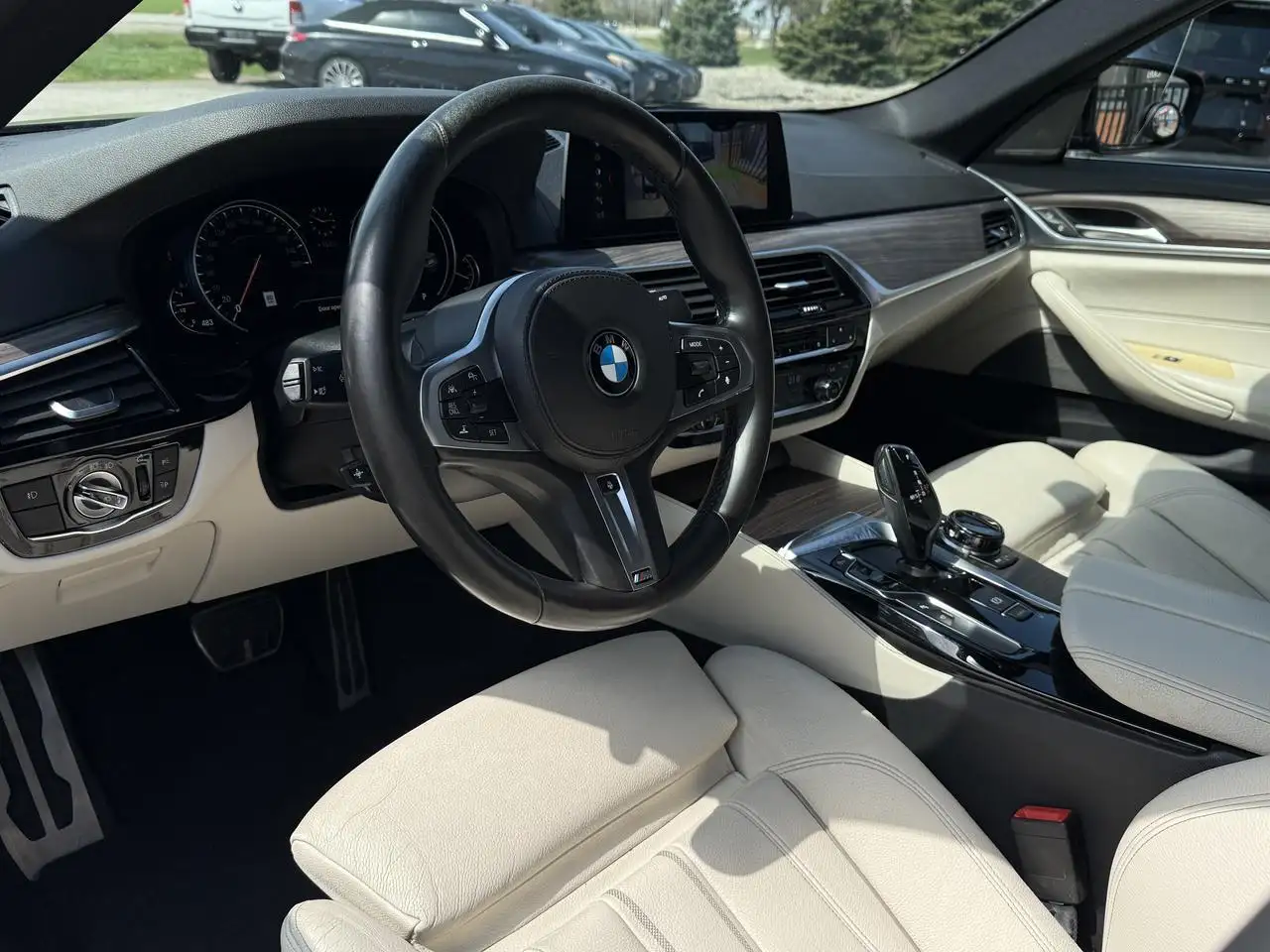 BMW 5 Series снимка BMW 5 Series