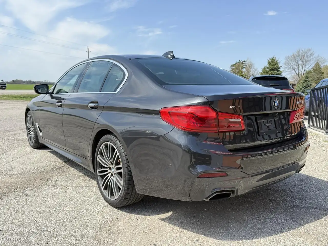 BMW 5 Series снимка BMW 5 Series