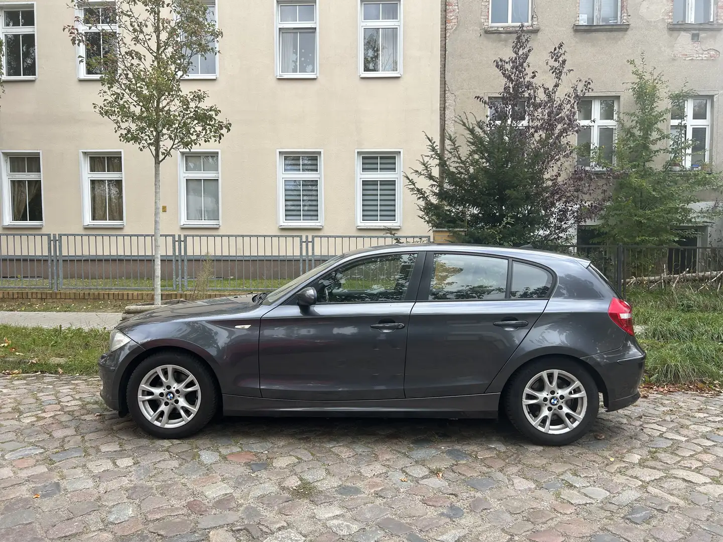 BMW 118 118d Grau - 2