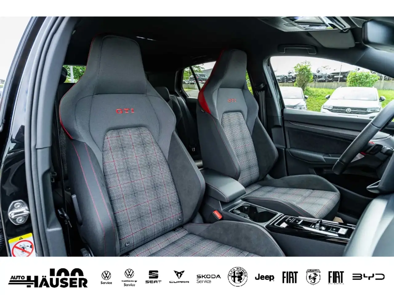 Volkswagen Golf GTI VIII 2.0 TSI DSG HARMAN-KARDON AREA-VIEW NAVI LED- 11