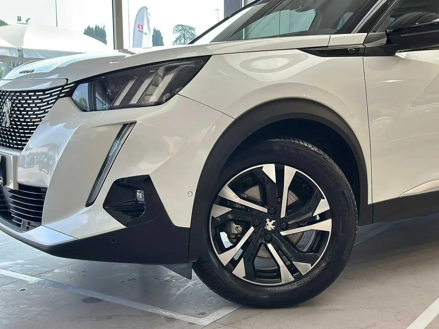 Peugeot 2008 2ª serie motore elettrico 136 CV GT Line *TETTO PA Wit - 2