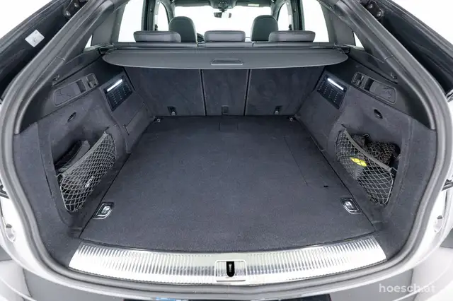 Audi Q5 view 8
