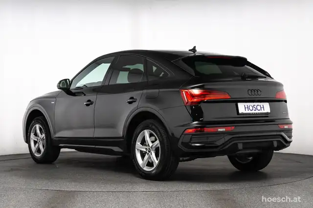 Audi Q5 view 4