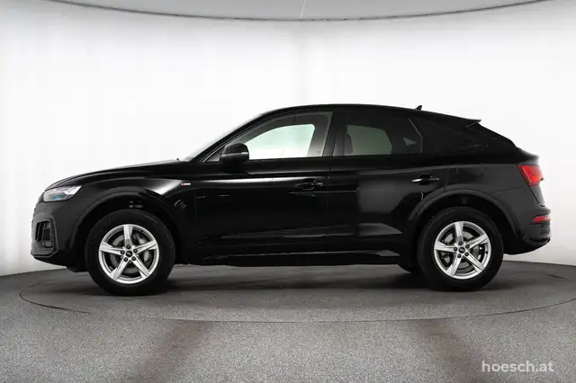 Audi Q5 view 3