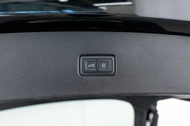 Audi Q5 view 9