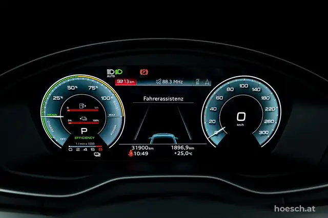 Audi Q5 view 10