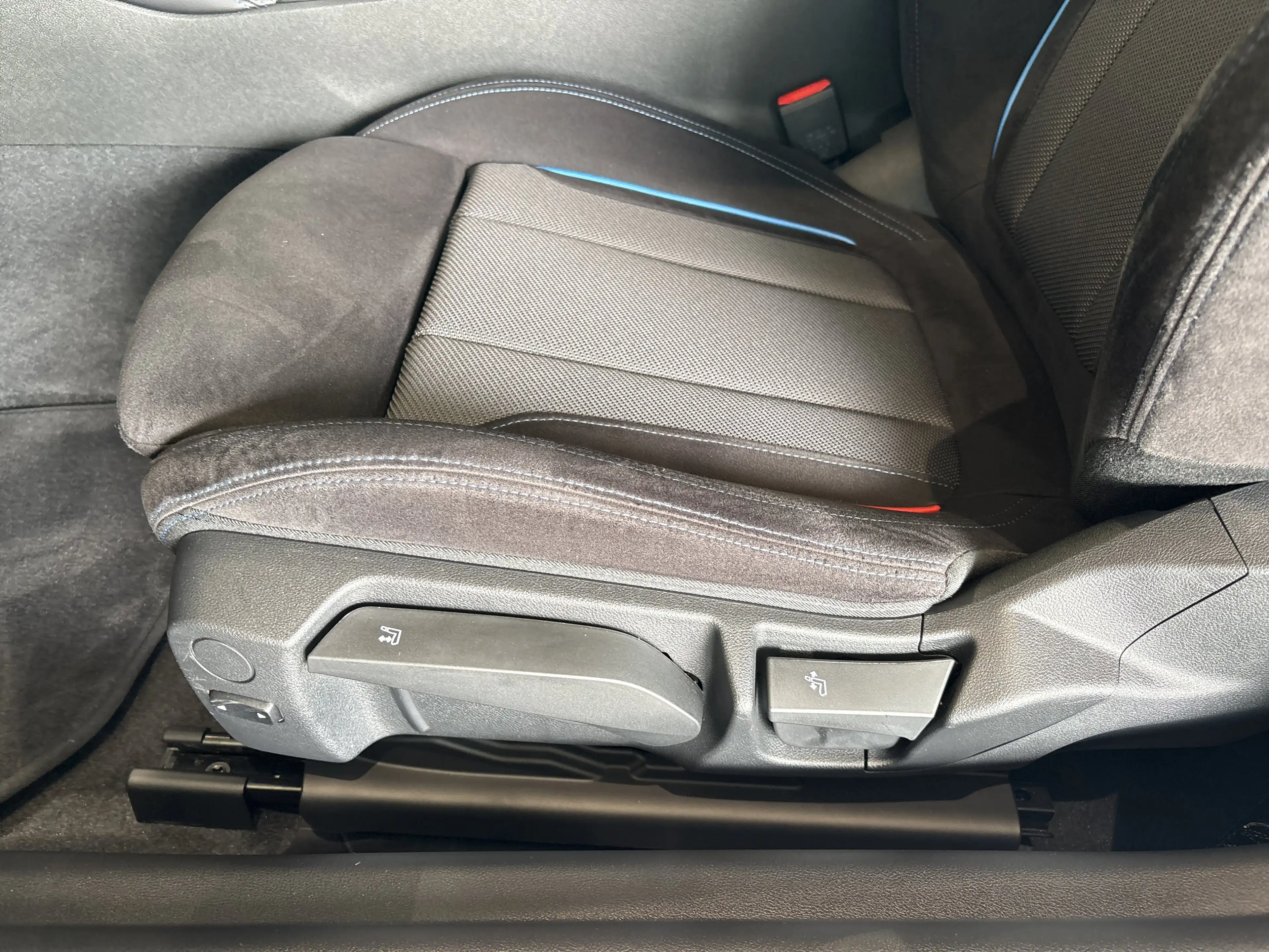 BMW 220 d Coupé M Sport — photo 10