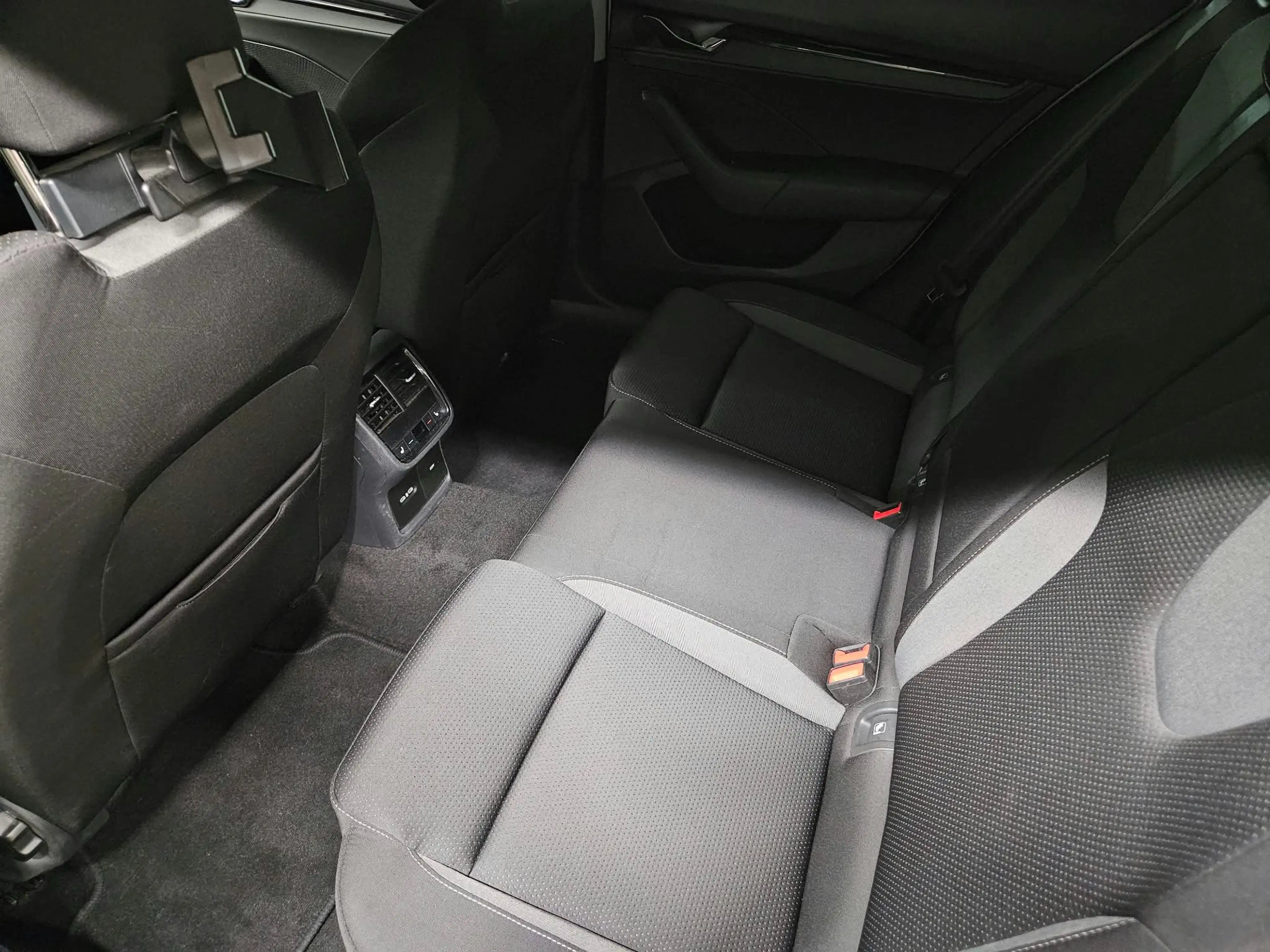 Skoda Octavia 2.0 TDI * 1-BESITZ * VIRTUAL COCKPIT * LED * KESSY — photo 14