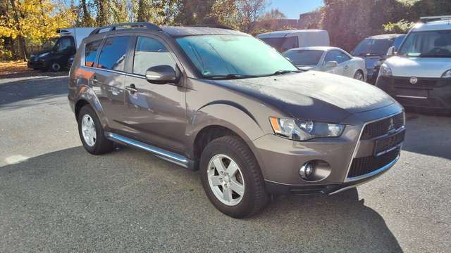 Imagine Mitsubishi Outlander Invite 2WD
